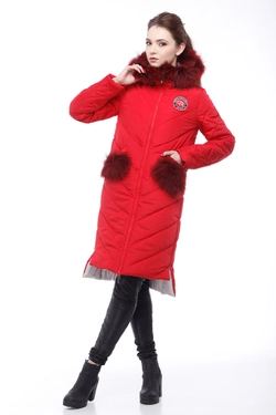 Зимнее пальто Монтана енот в цвете с опушкой (ярко-красный)